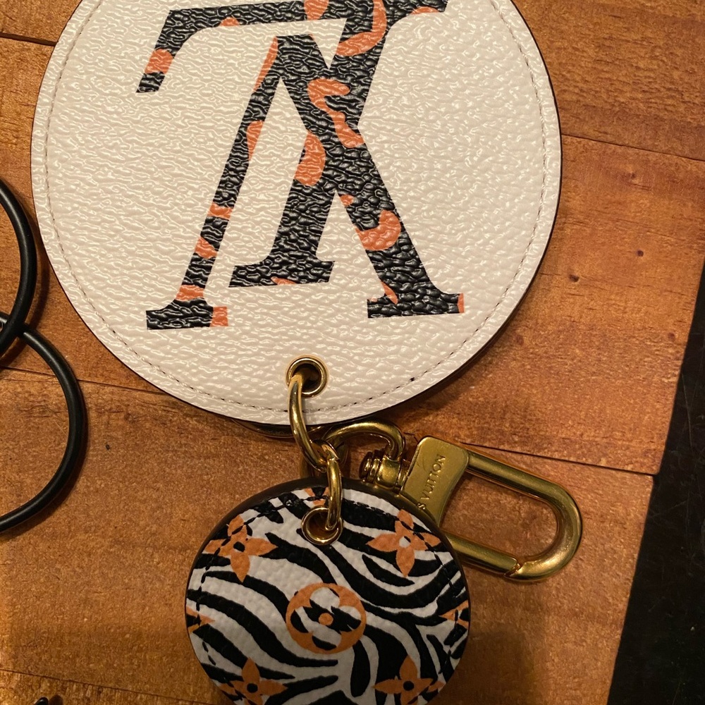 LV key/bag tag - Picture 5 of 7